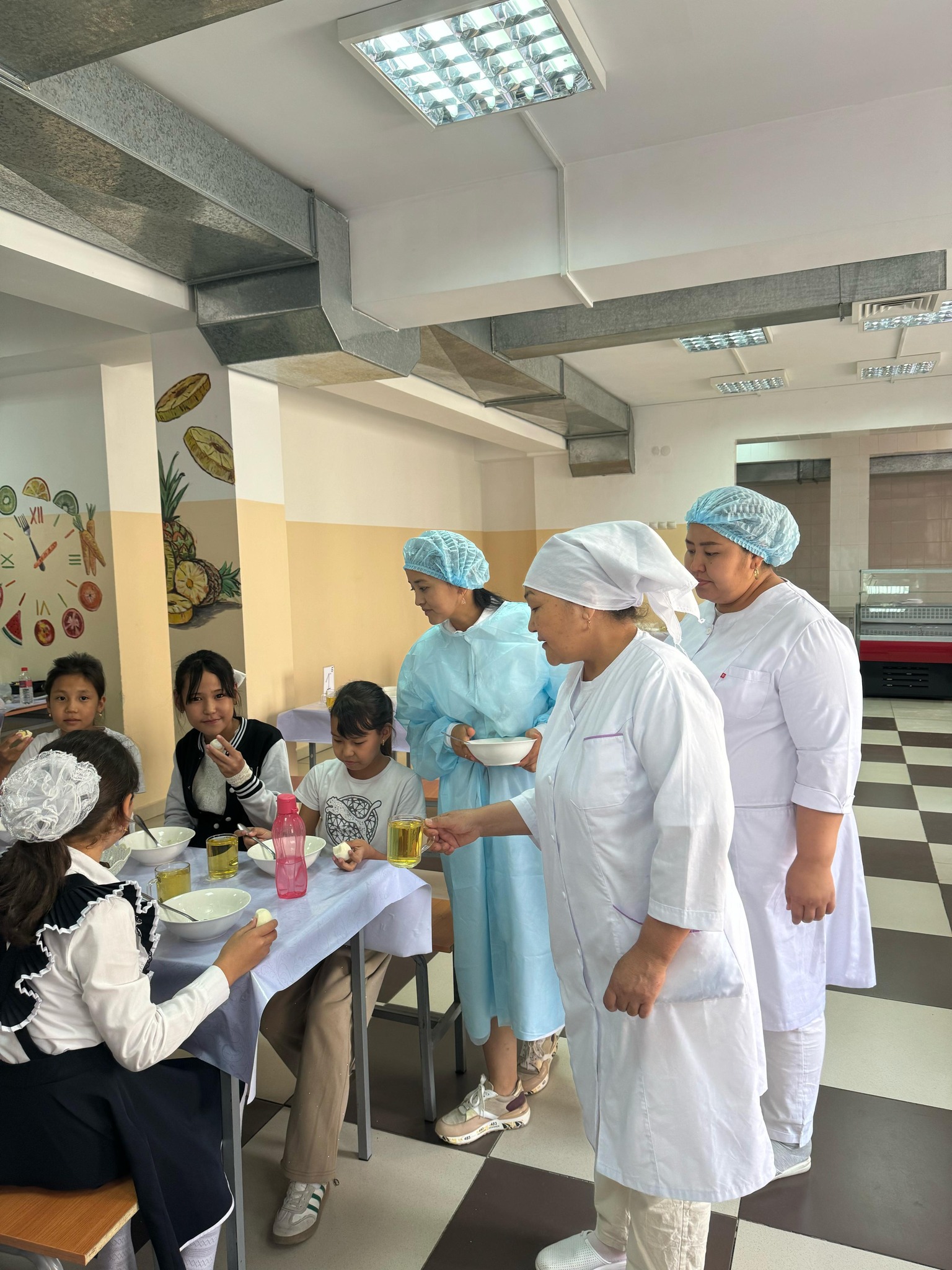 Комиссия по маклерству проверила работу столовой.